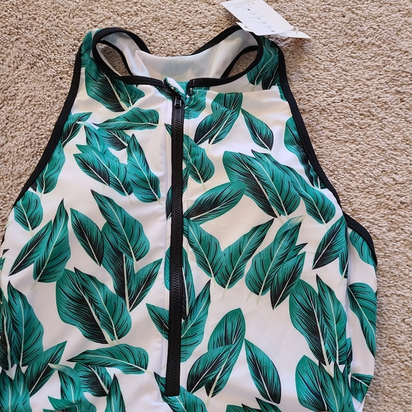 Womens Green swimsuit - Picture 4 of 11